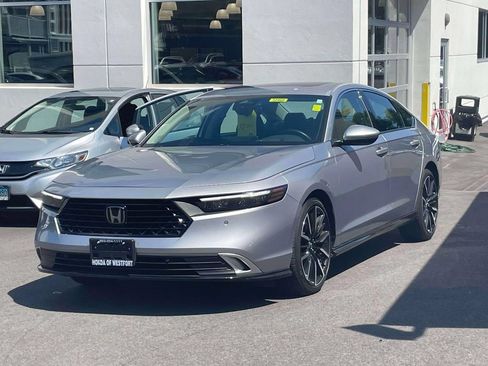 Used 2023 Honda Accord Touring image 3