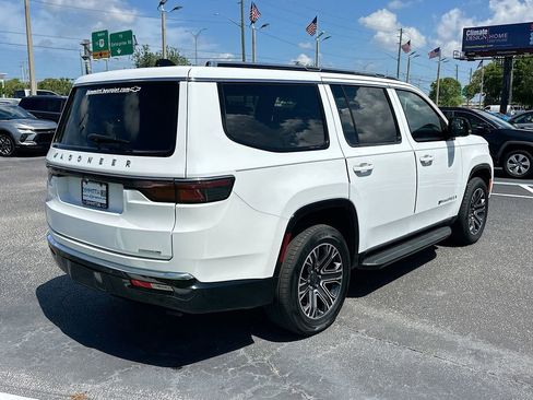 Used 2024 Jeep Wagoneer Series II RWD image 5