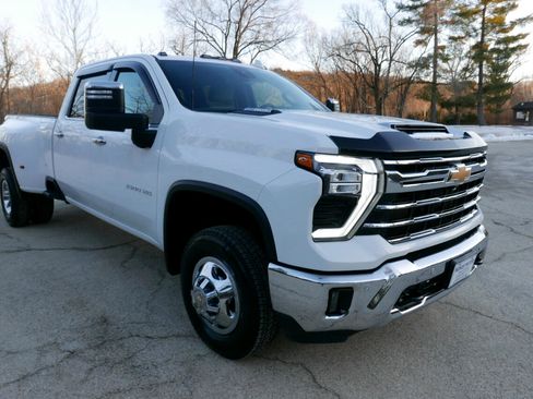 Used 2024 Chevrolet Silverado 3500 LTZ w/ LTZ Convenience Package image 4