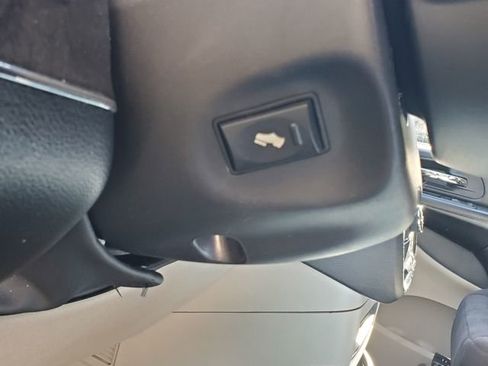 Used 2011 Chrysler Town & Country Touring image 21