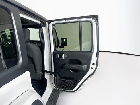 Used 2020 Jeep Wrangler Unlimited Sahara AWD/4WD image 30