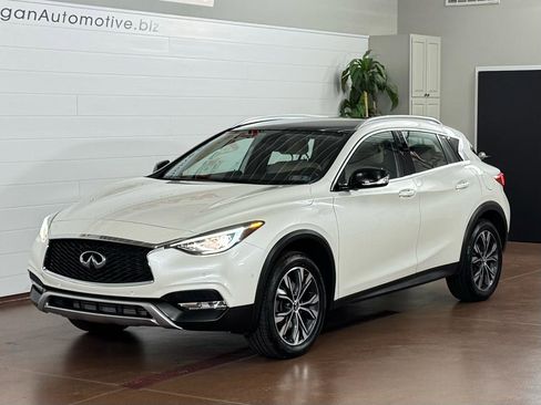 Used 2018 INFINITI QX30 Premium w/ Navigation Package image 7