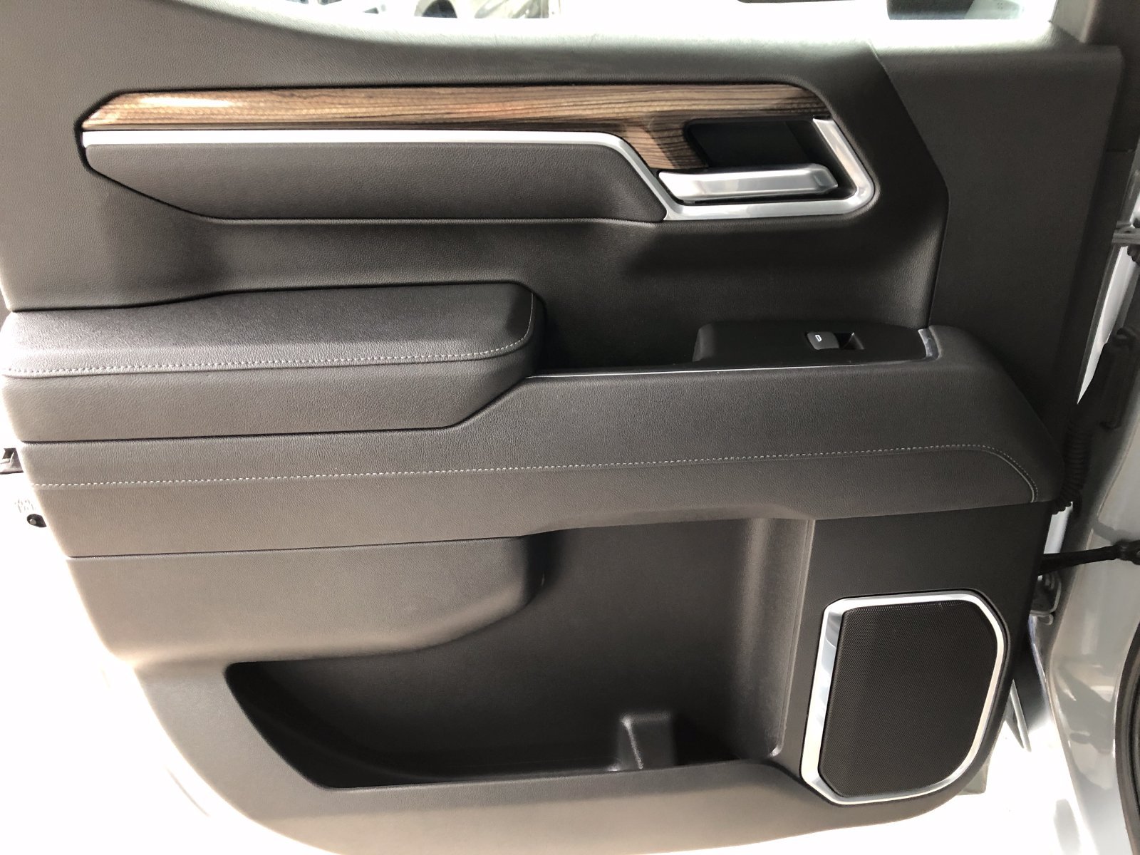 Used 2025 Chevrolet Silverado 1500 RST AWD/4WD image 13