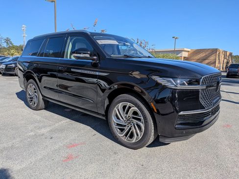 Certified 2025 Lincoln Navigator Reserve image 1