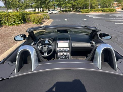 Used 2020 Jaguar F-TYPE Convertible RWD image 15