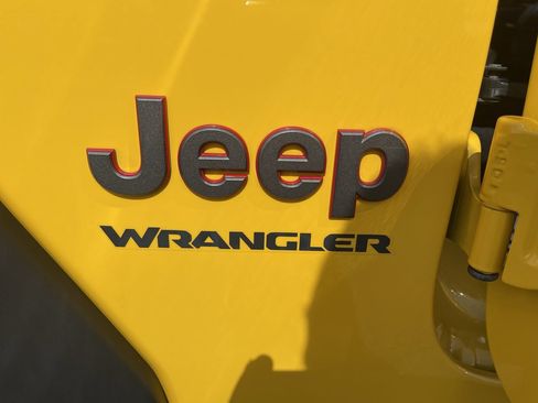 Used 2021 Jeep Wrangler Rubicon AWD/4WD image 28