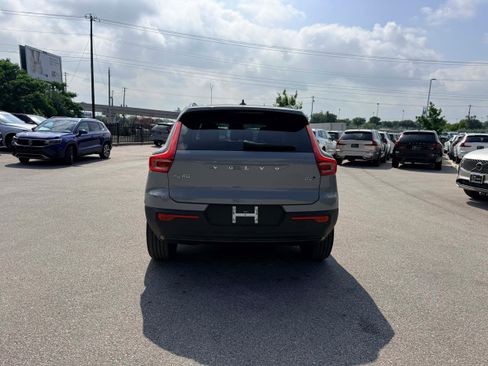 Certified 2026 Volvo XC40 B5 Plus AWD/4WD image 4