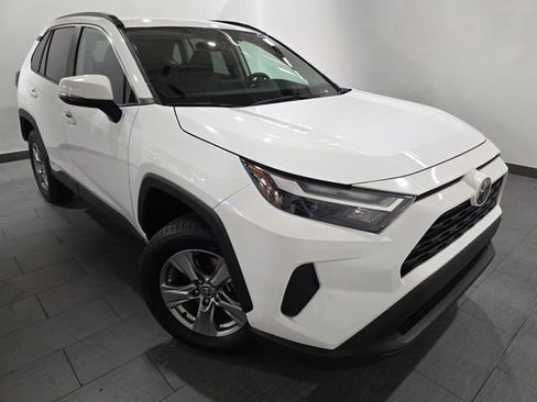 Used 2025 Toyota RAV4 XLE AWD/4WD image 7
