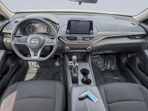 Used 2025 Nissan Altima 2.5 SV image 13