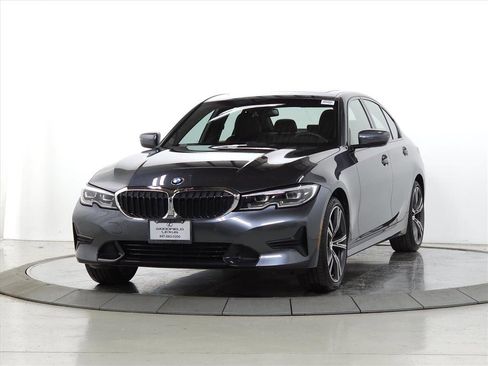 Used 2022 BMW 330i xDrive Sedan w/ Premium Package 2 image 4