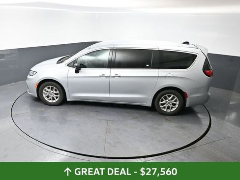 Used 2024 Chrysler Pacifica Touring-L image 46