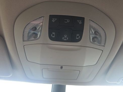 Used 2023 Chrysler Pacifica Touring-L image 32