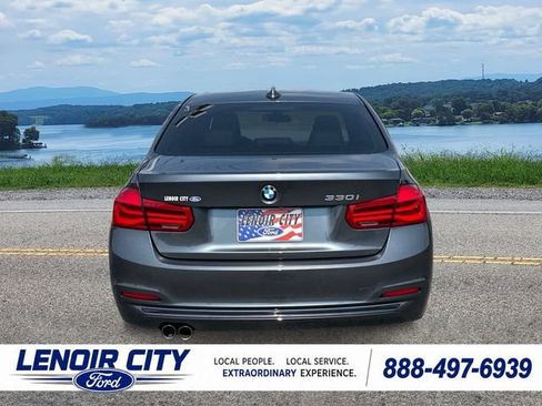 Used 2018 BMW 330i Sedan w/ Convenience Package RWD image 4