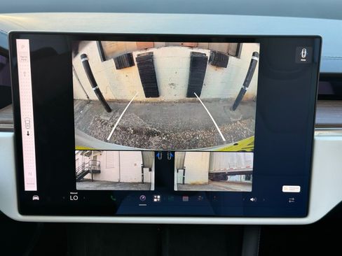 Used 2022 Tesla Model X AWD/4WD image 33