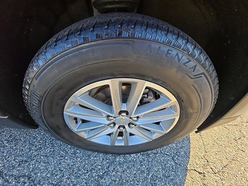 Used 2023 Chevrolet Traverse LT w/ LPO, Floor Liner Package AWD/4WD image 31