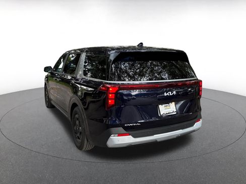 Used 2026 Kia Carnival FWD image 5