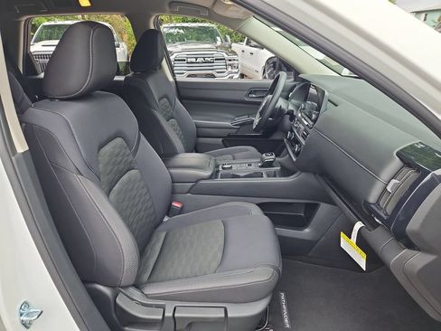 Used 2025 Nissan Pathfinder S AWD/4WD image 16