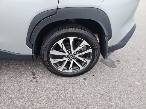 Used 2022 Toyota Corolla Cross XLE image 30