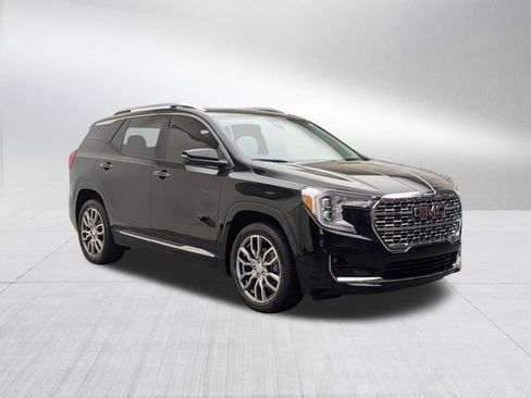 Used 2023 GMC Terrain Denali w/ Denali Premium Package AWD/4WD image 3