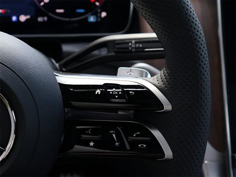 Certified 2025 Mercedes-Benz GLC 300 GLC 300 image 32