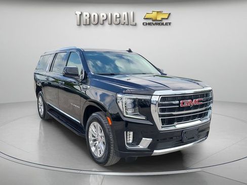 Used 2023 GMC Yukon XL SLT w/ SLT Luxury Package AWD/4WD image 4