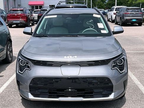 Used 2023 Kia Niro Wind w/ Wind Preserve Package FWD image 2