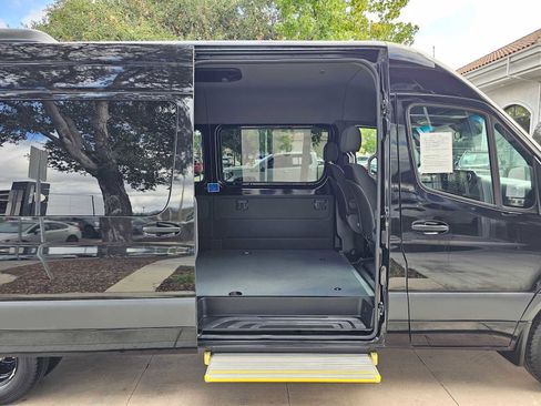 Used 2024 Mercedes-Benz Sprinter 4500 image 14