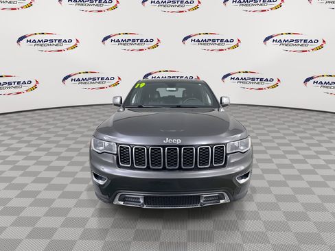 Used 2019 Jeep Grand Cherokee Limited w/ Trailer Tow Group IV AWD/4WD image 3