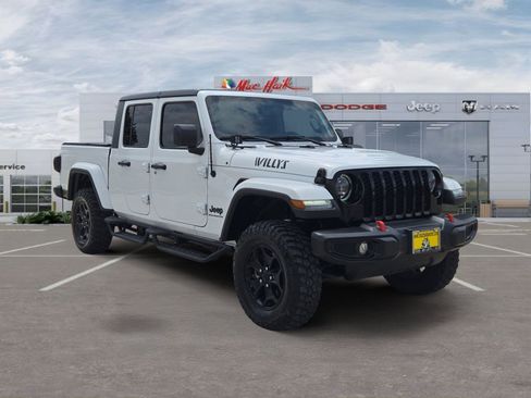 Used 2023 Jeep Gladiator Overland AWD/4WD image 7