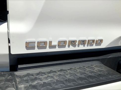 Used 2024 Chevrolet Colorado LT w/ LT Convenience Package image 32