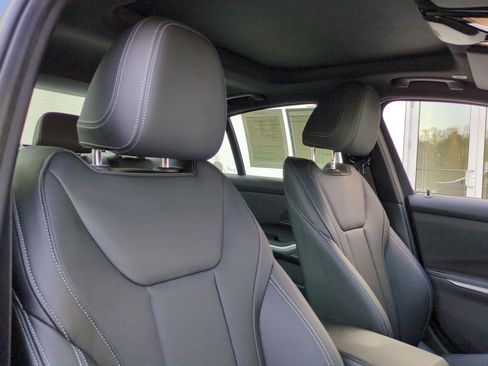 Used 2025 BMW M340i image 32