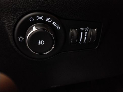 Used 2022 Jeep Compass Limited image 24