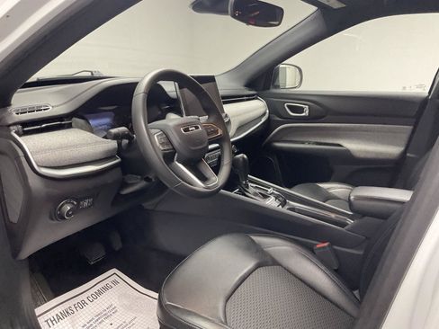 Used 2024 Jeep Compass Latitude AWD/4WD image 11