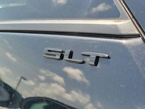 Used 2023 GMC Terrain SLT w/ Tech Package FWD image 7