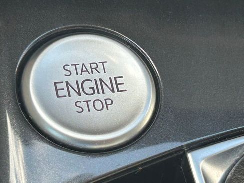 Used 2023 Volkswagen Tiguan SE image 57