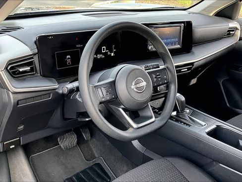 Used 2025 Nissan Kicks S w/ Charging Package image 35