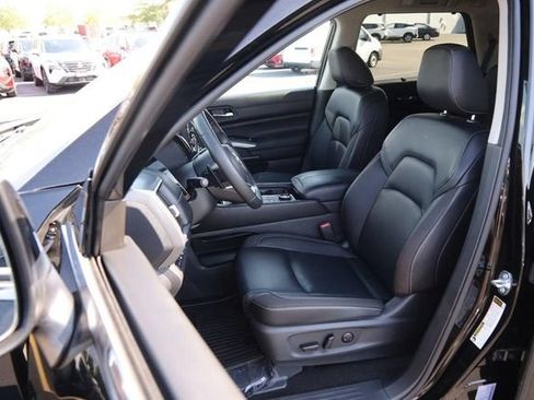 Certified 2025 Nissan Pathfinder SL w/ Black Appearance Package AWD/4WD image 9