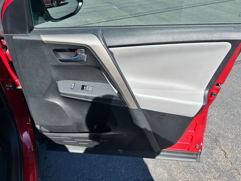 Used 2014 Toyota RAV4 Limited image 27