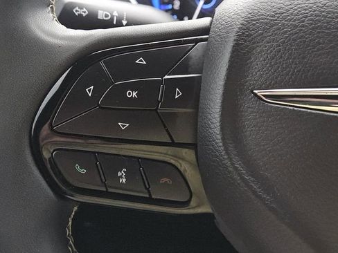 Used 2023 Chrysler Pacifica Limited w/ S Appearance Package image 21