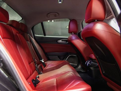 Used 2020 Alfa Romeo Giulia w/ Nero Edizione image 27