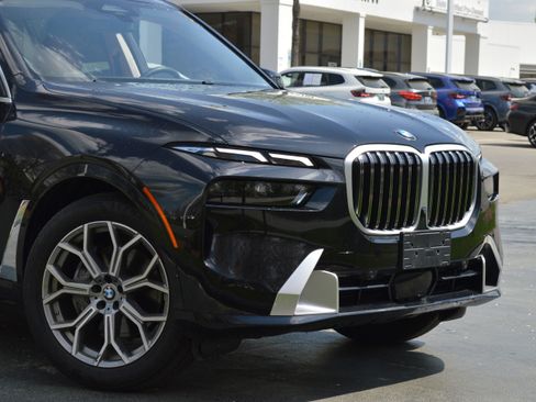 Certified 2025 BMW X7 xDrive40i w/ Premium Package image 2