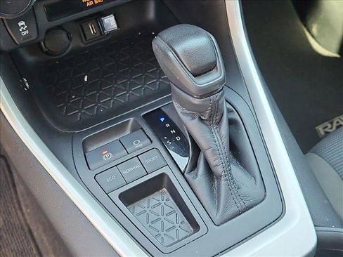 Used 2022 Toyota RAV4 LE w/ Carpet Mat Package (TMS) FWD image 15