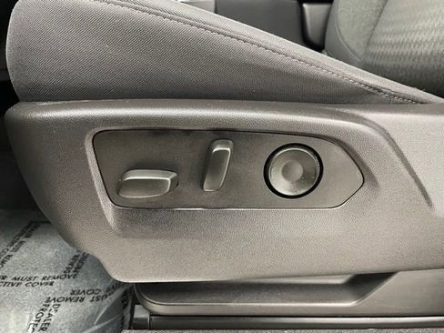 Used 2024 Chevrolet Silverado 1500 LT w/ Z71 Off-Road Package image 9