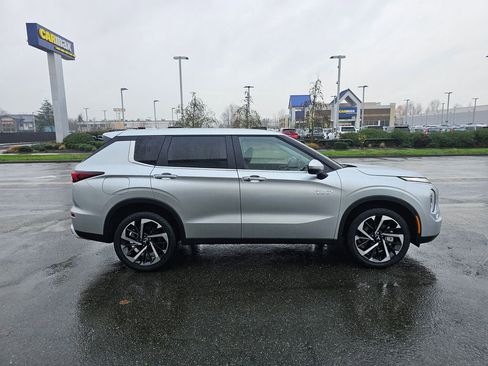 New 2025 Mitsubishi Outlander SE image 4