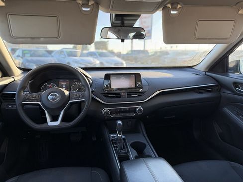 Used 2022 Nissan Altima 2.5 S image 2