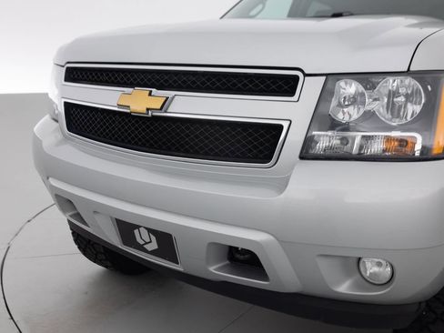 Used 2013 Chevrolet Suburban LT w/ Luxury Package AWD/4WD image 16