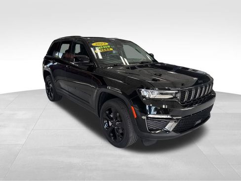 Used 2023 Jeep Grand Cherokee Limited w/ Black Appearance Package AWD/4WD image 8