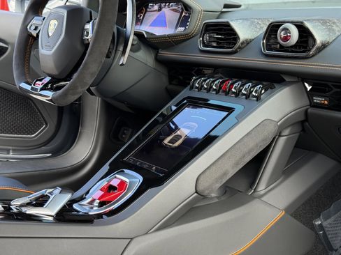 Used 2021 Lamborghini Huracan EVO image 33