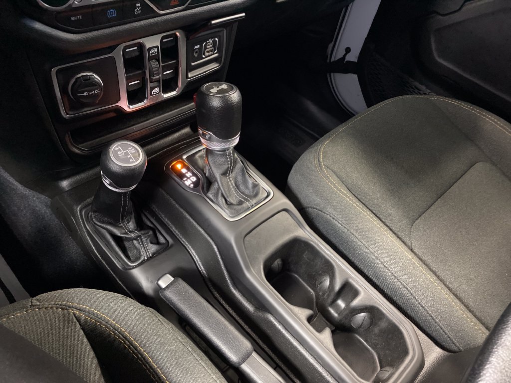 Used 2024 Jeep Wrangler Unlimited w/ Convenience Group AWD/4WD image 17