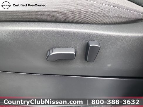 Used 2023 Nissan Frontier SV w/ Technology Package image 12